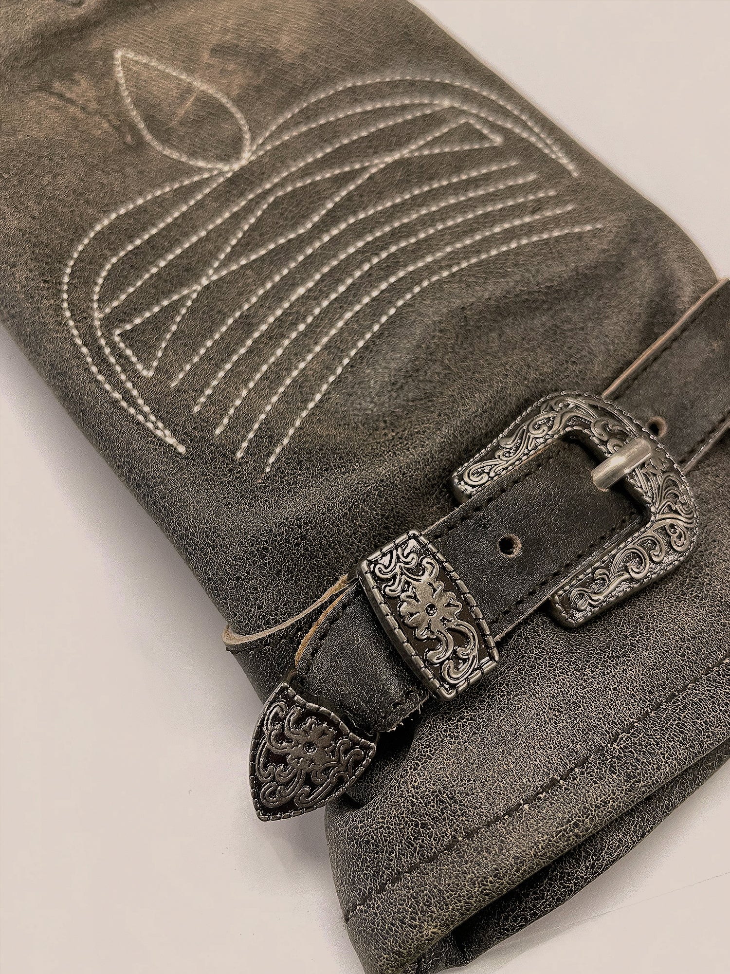 Distressed Leather Western Gloves - Image 4