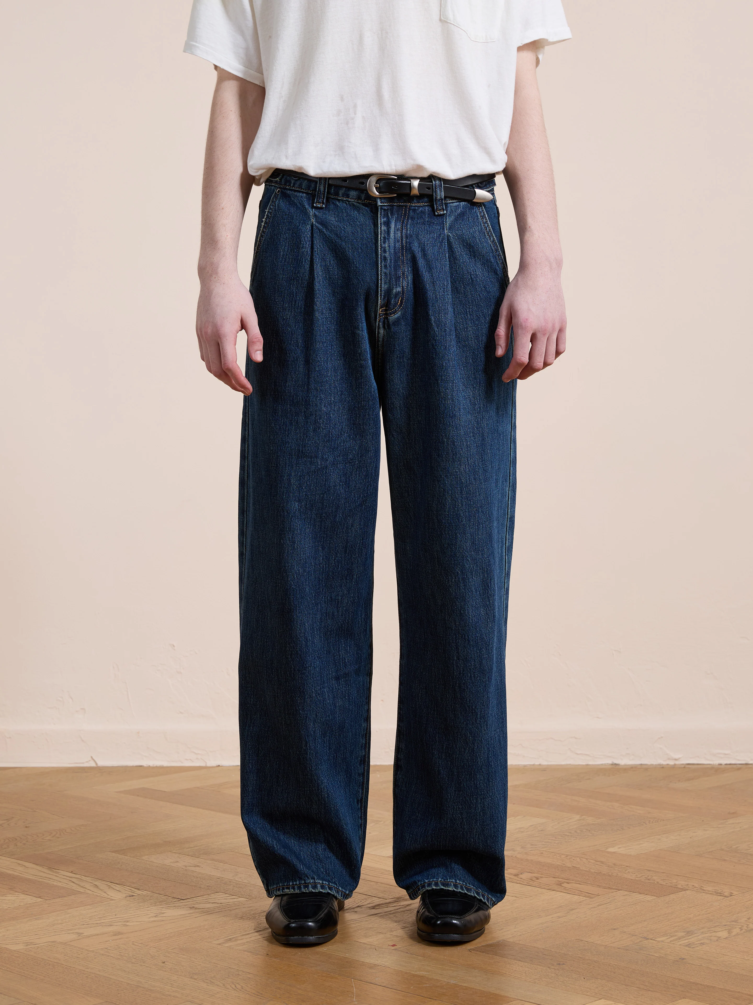 Pleated Relaxed Fit Jeans - Image 10