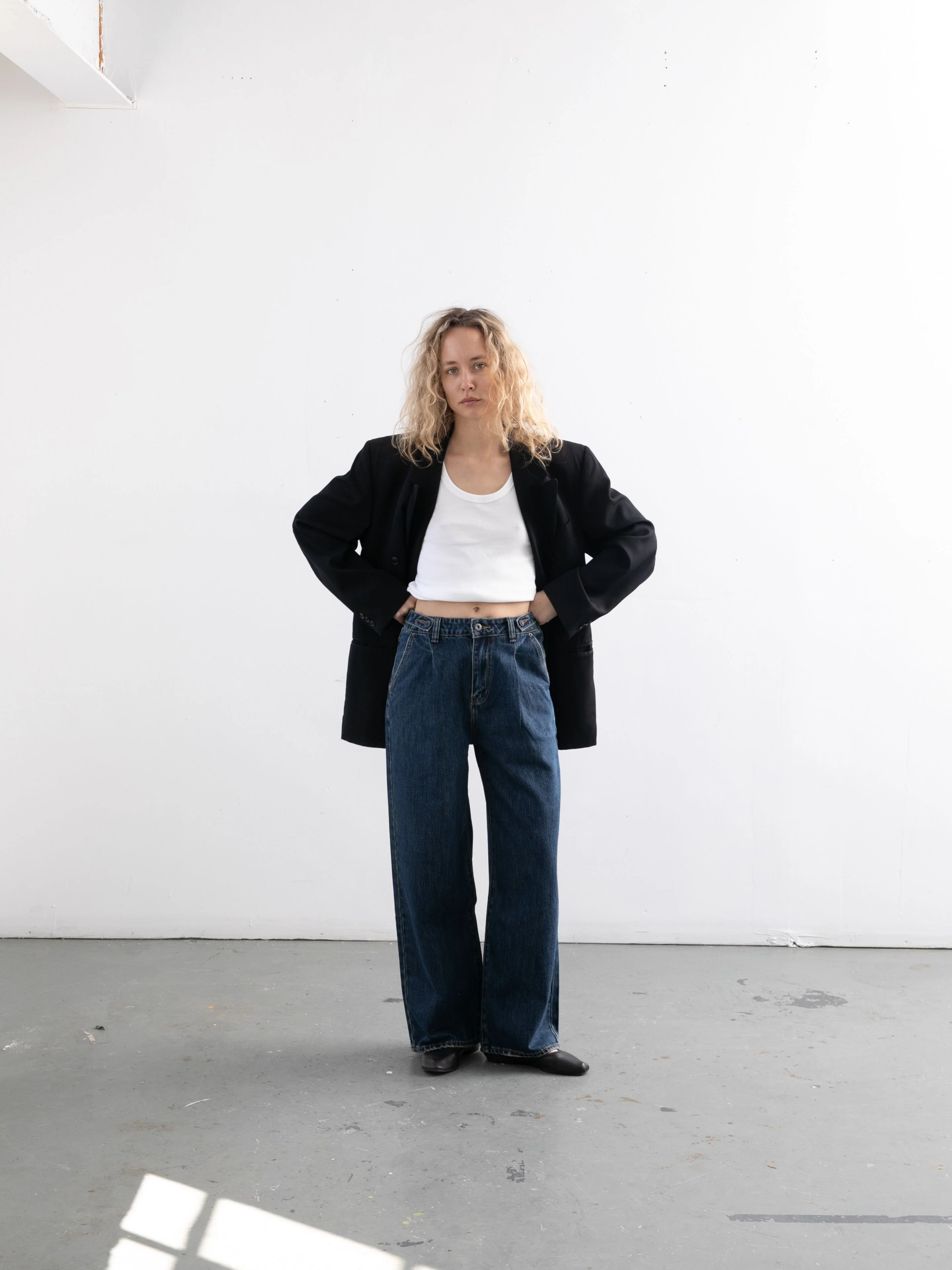 Pleated Relaxed Fit Jeans - Image 6