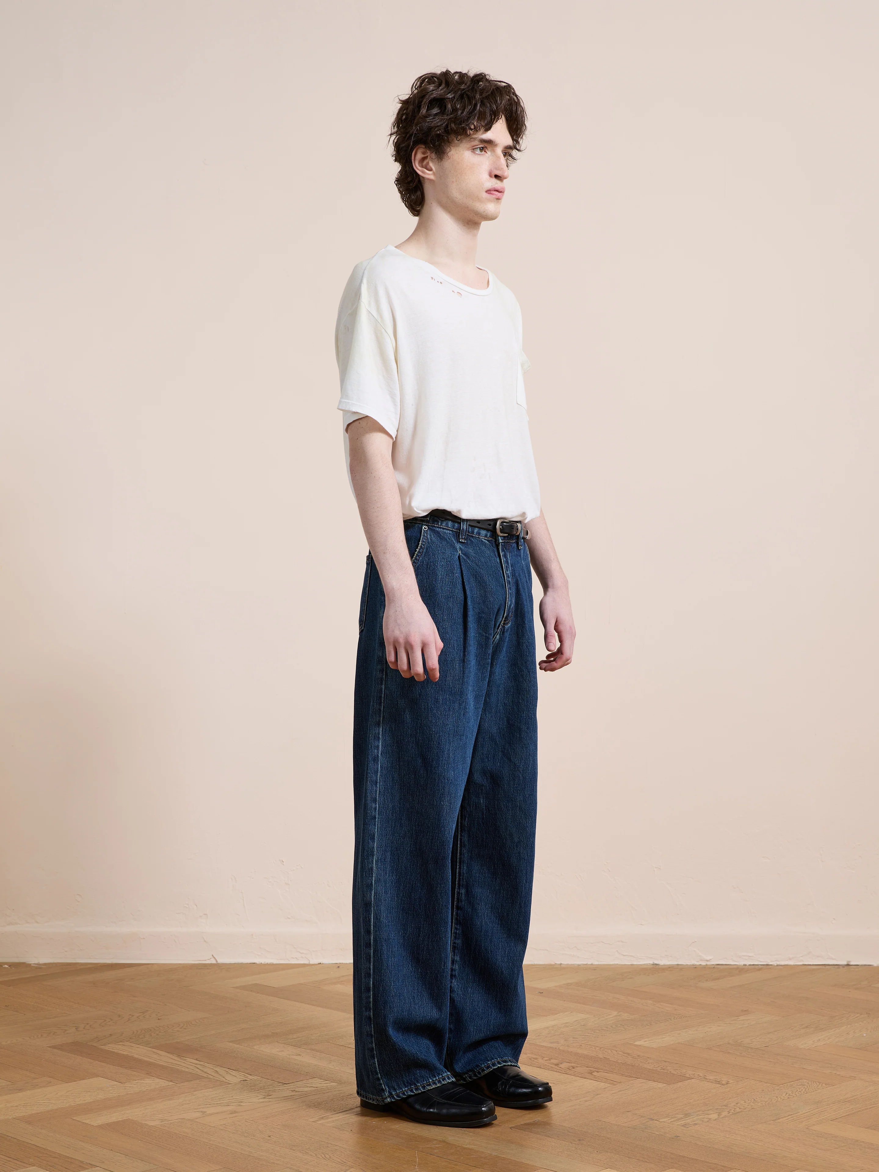 Pleated Relaxed Fit Jeans - Image 9