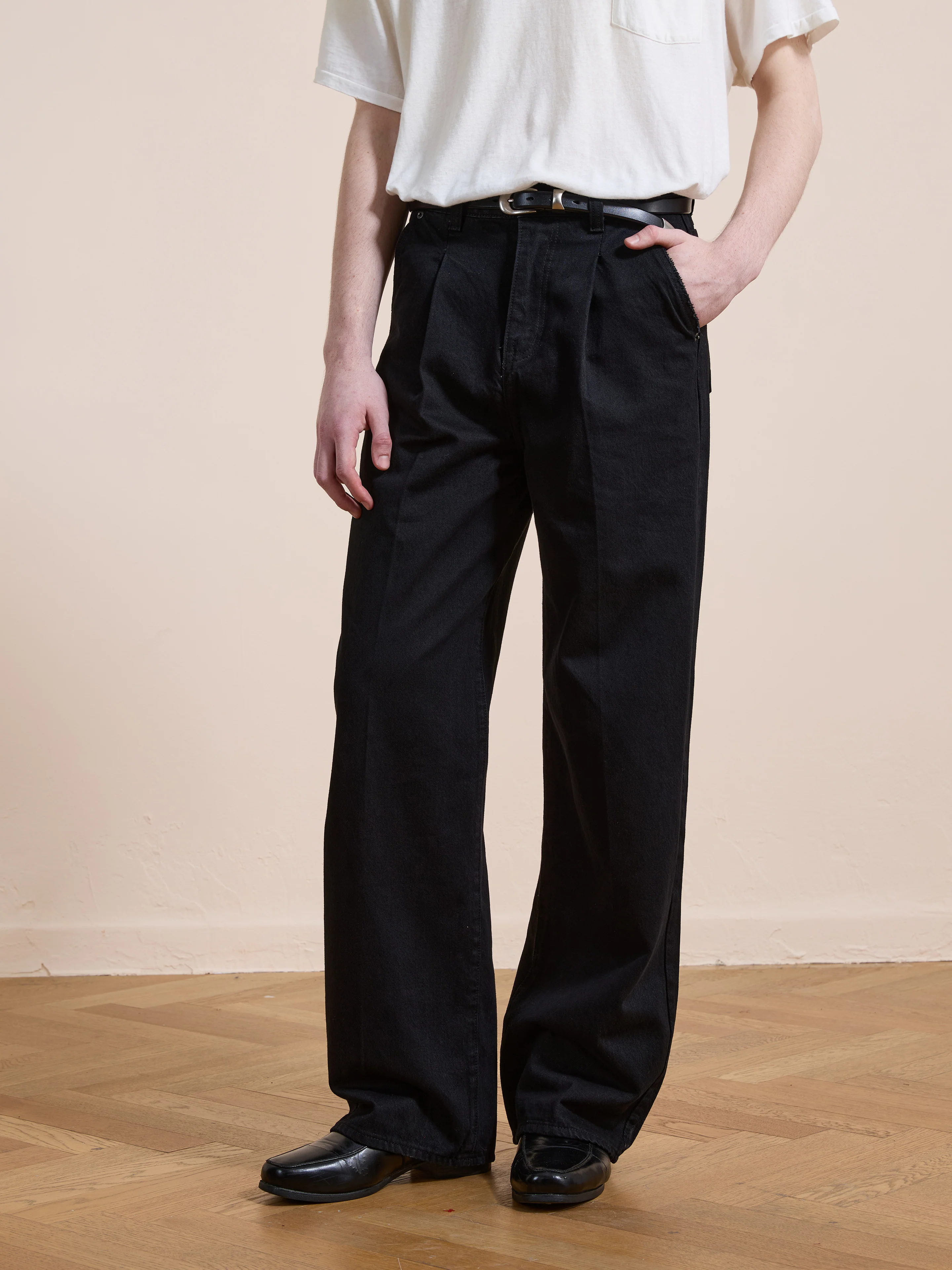Pleated Relaxed Fit Jeans - Image 11