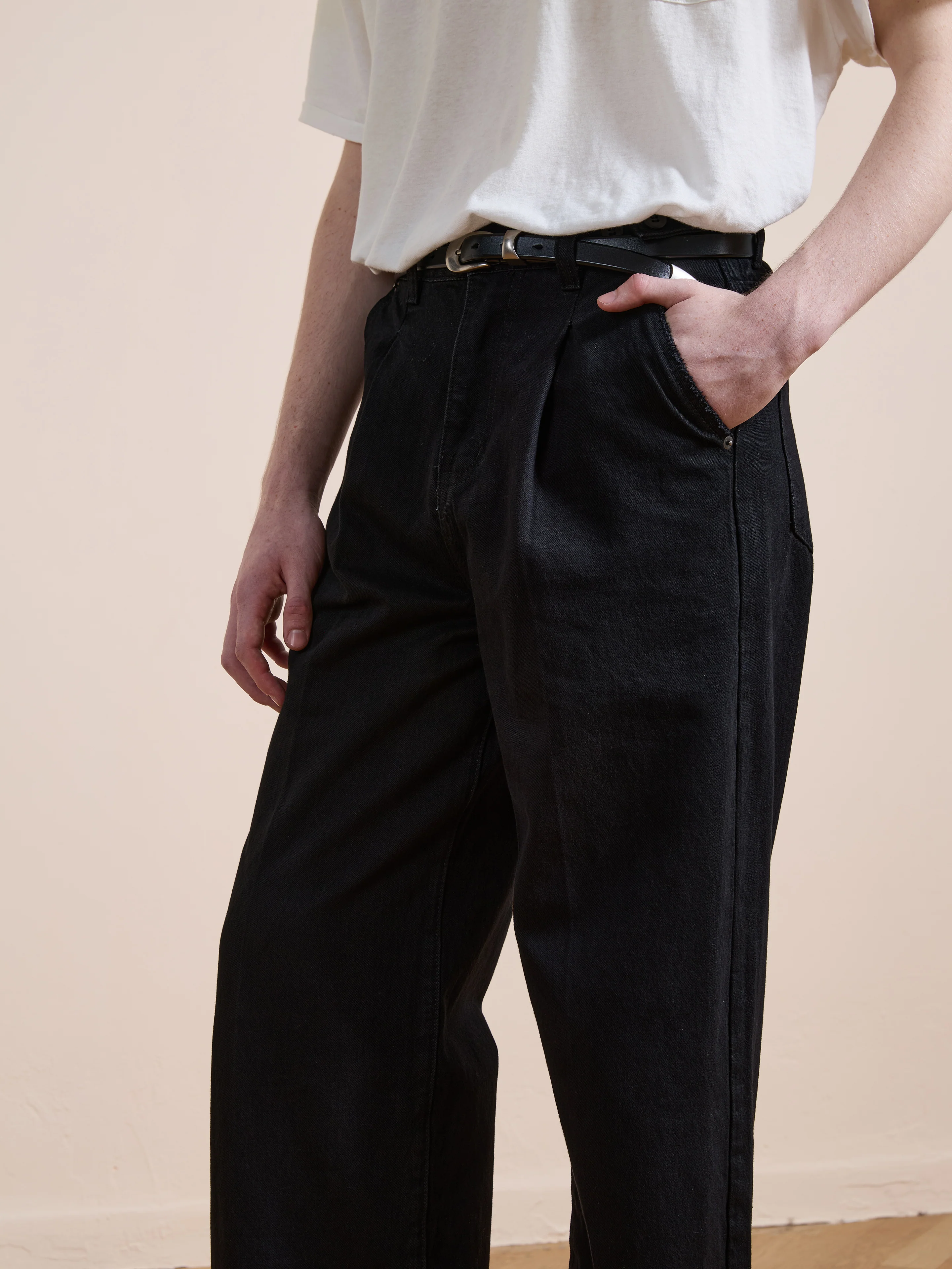 Pleated Relaxed Fit Jeans - Image 6