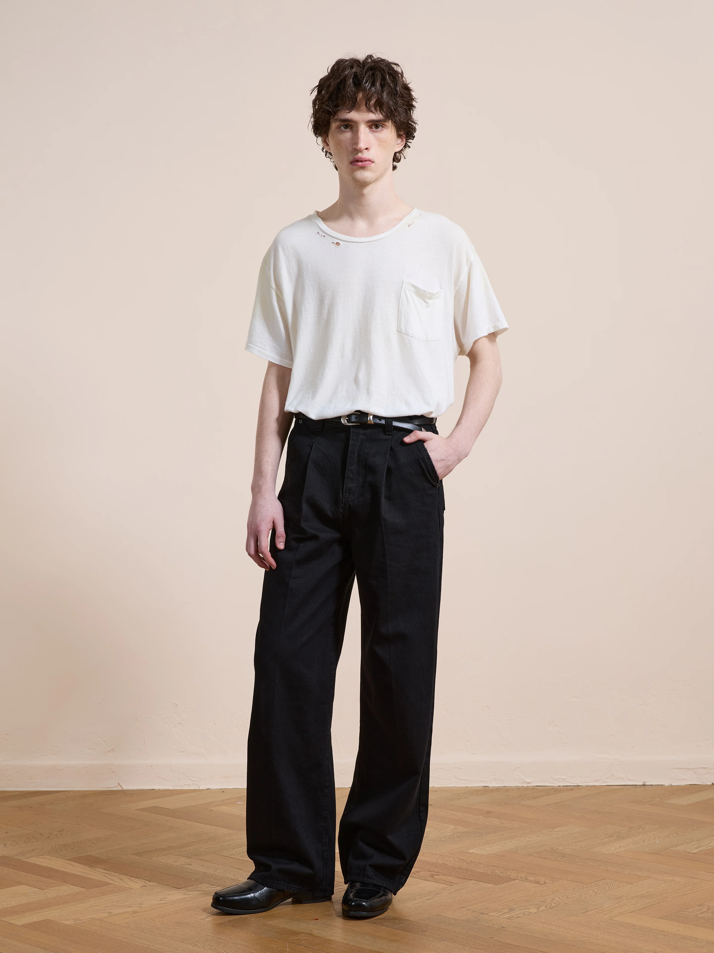 Pleated Relaxed Fit Jeans - Image 9